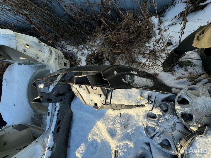 Крыло заднее левое Toyota Auris