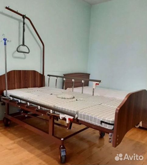 Кровать для лежачих и обездвиженных механическая r