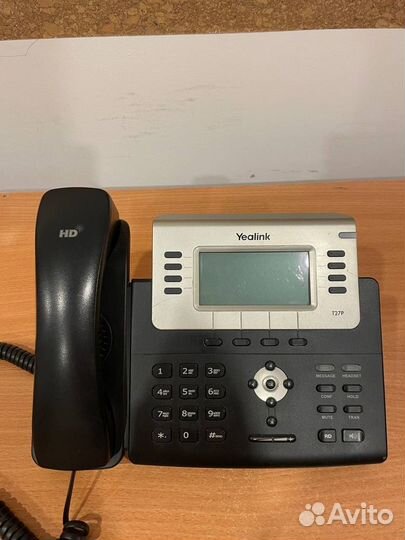 VoIP-телефон Yealink SIP-T27P и Cisco SPA303-G2