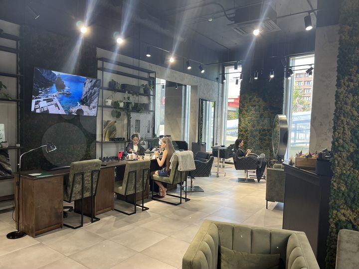 Премиальный салон красоты и барбершоп, 280 м²