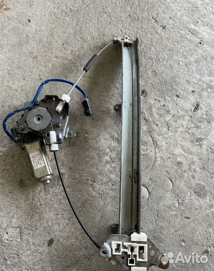 Стеклоподъемник правый Nissan sunny n16 bluebird