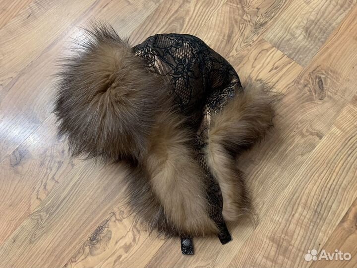 Шапка из натурального меха и кожи