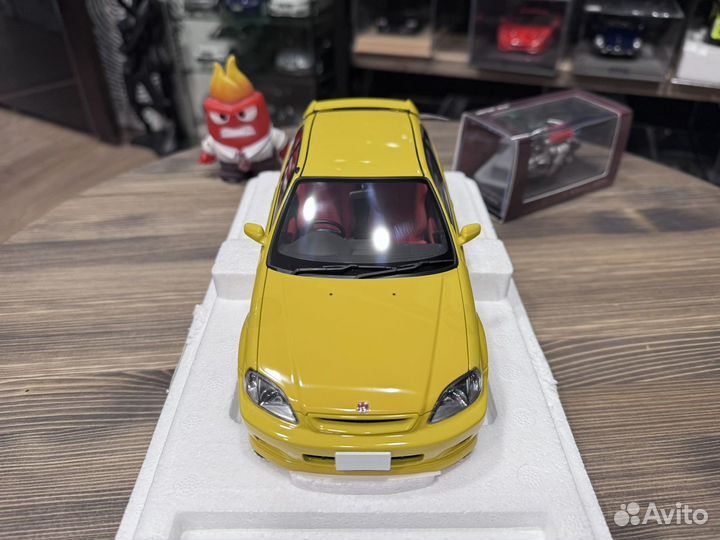 Motorhelix Honda Civic Type R (Ek9) желтый 1:18