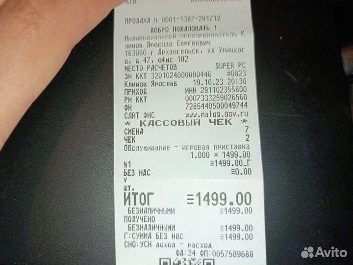 Xbox ONE X 1tb + геймпад + 2 диска