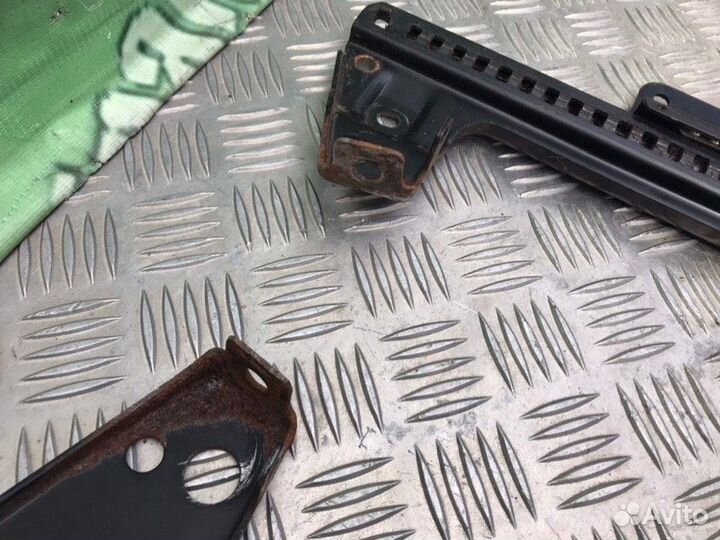 Салазки сиденья передние правые Mercedes-Benz S124