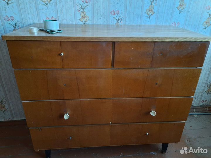 Диван, камод, шкаф