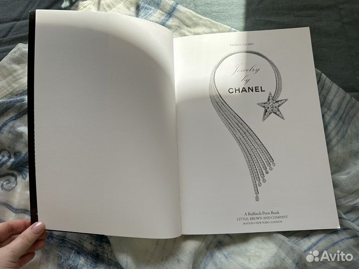 Книга: Jewelry by Chanel
