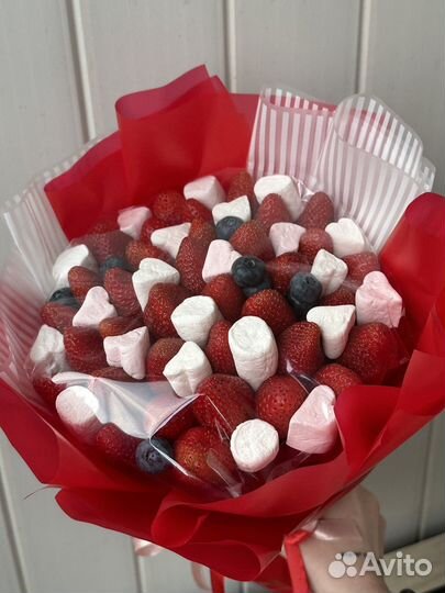 Клубничные букеты и клубника в шоколаде