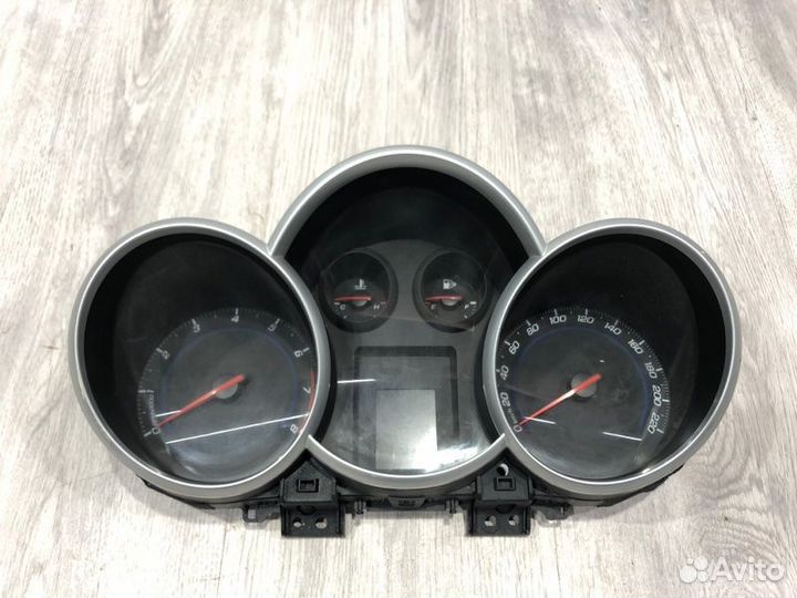 Щиток приборов Chevrolet Cruze J300 2011 2012 2013