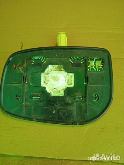 Зеркальный элемент правый Тойота 150