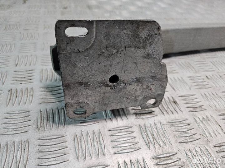 Усилитель заднего бампера Renault Megane 2