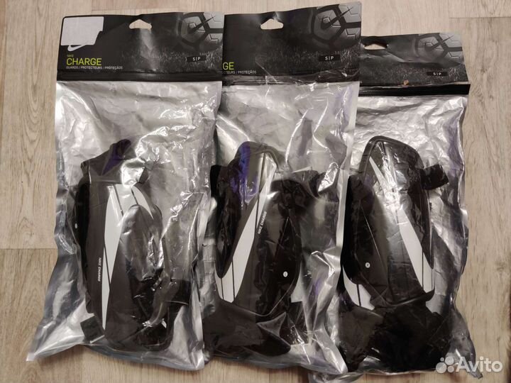 Щитки футбольные Nike Charge