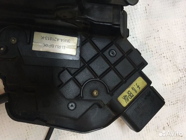 Замок двери задней левой Mazda 3 BK