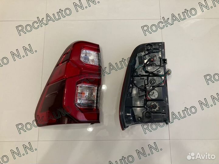 Фонарь задний (2шт) Toyota Hilux Revo 8 - LED