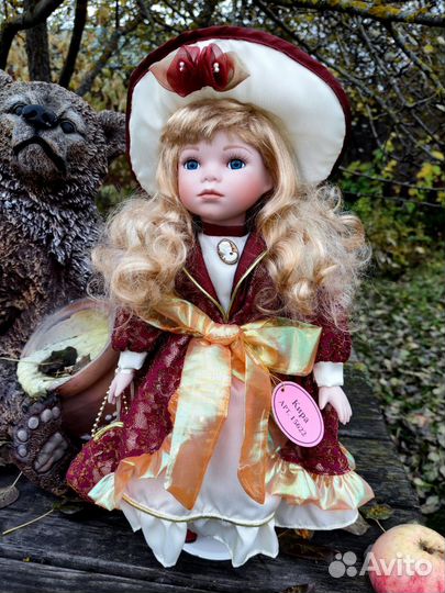 Кукла фарфоровая коллекционная
