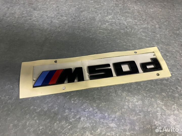 51142472841 Эмблема черная M50D