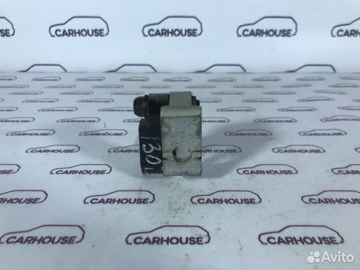 Петля двери задняя левая Volkswagen Passat B5+ 3B3