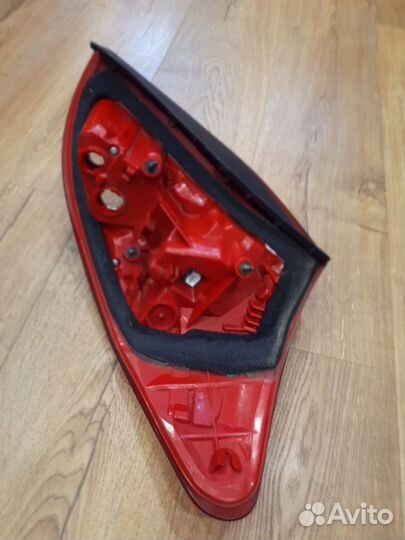 Фонарь задний левый toyota rav4 30