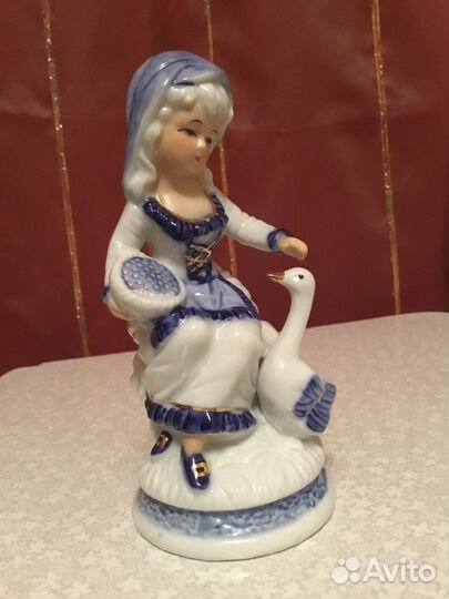Фарфоровая статуетка 