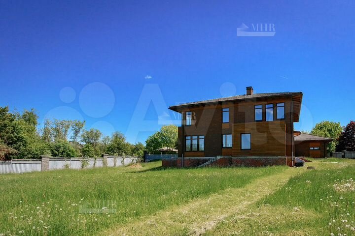 Дом 793,8 м² на участке 29,6 сот.