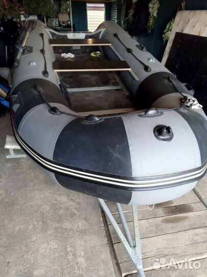 Лодка с мотором