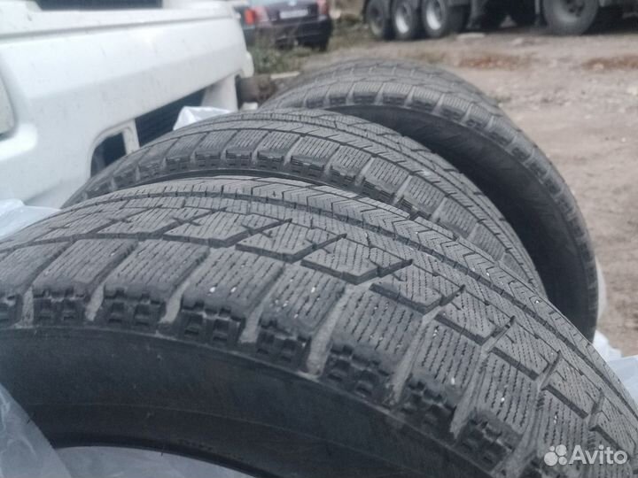 Bridgestone Blizzak VRX 215/55 R17