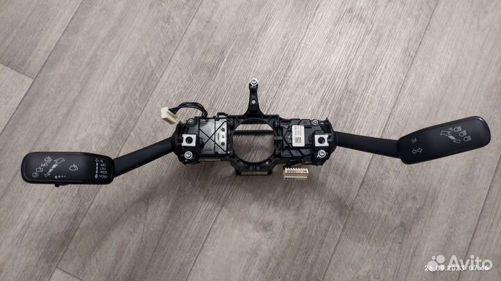 Подрулевой переключатель vw Tiguan