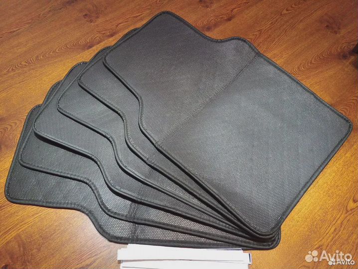 Автомобильный коврик универсальный 2 шт