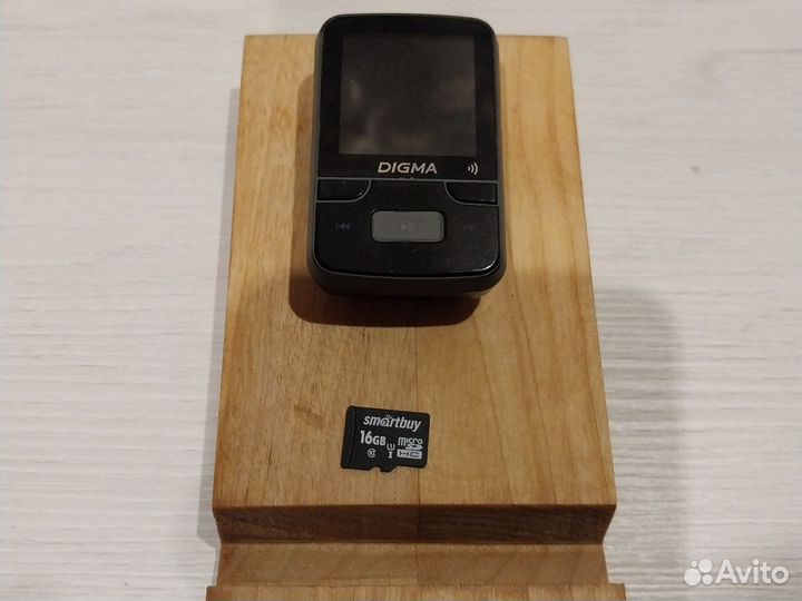 Mp3 плеер digma z4 + SD-карта на 16гб