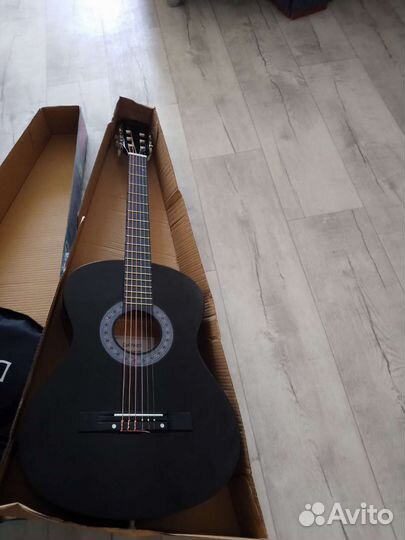 Гитара новая