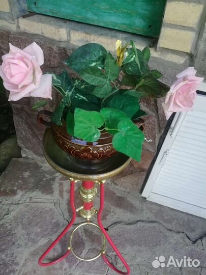 Керамический горшок и подставка для цветов