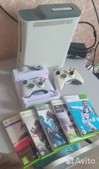 Приставка Xbox 360 и 5 дисков лицензионных