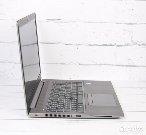 HP ZBook 15U G5 i7/16/256/Radeon Pro WX 3100