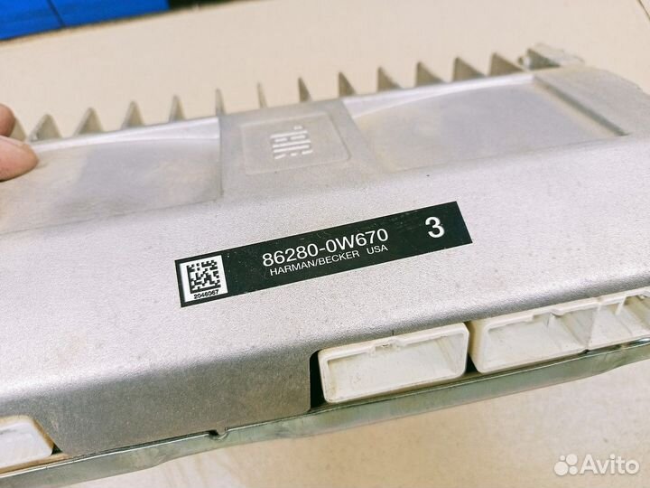 Усилитель акустической системы Land Cruiser (150)