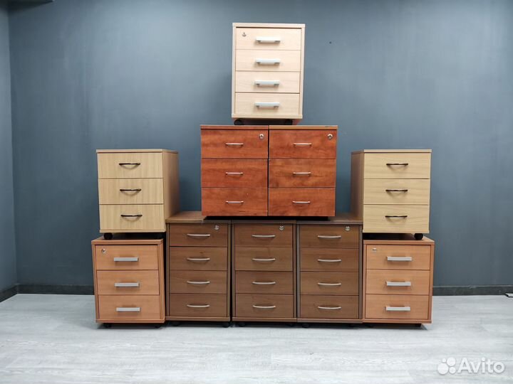 Тумбы подкатные приставные распашные