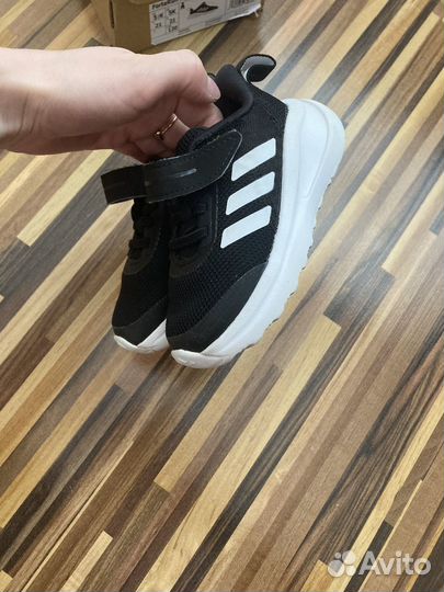 Кроссовки adidas 22