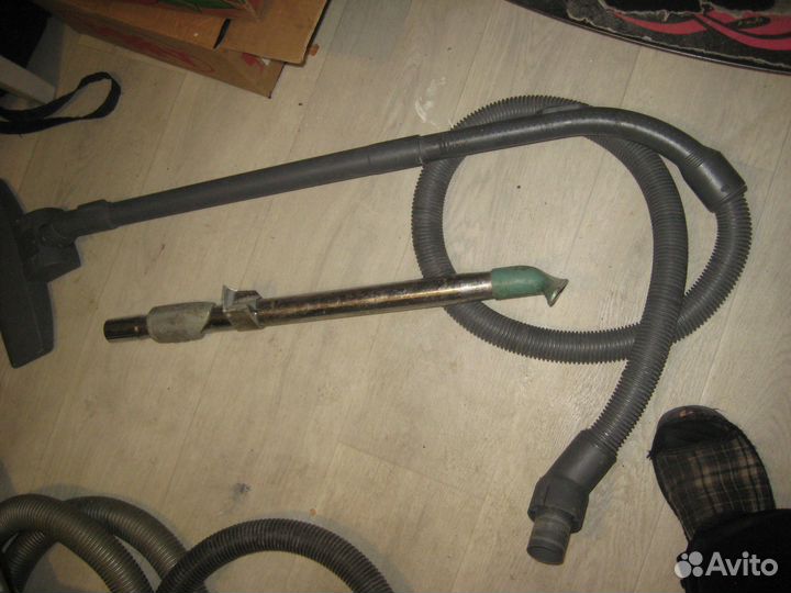Шланги, щетки, трубы от пылесосов