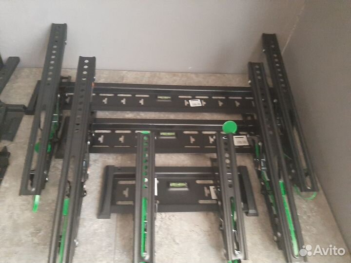 Наклонный кронштейн для телевизора