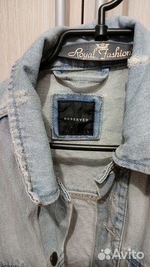 Джинсовая куртка рваная