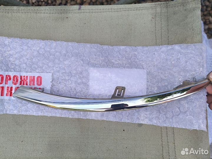 Накладка правого фонаря geely tugella