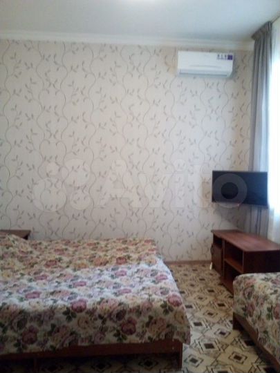 Комната 18 м² в 9-к., 1/4 эт.