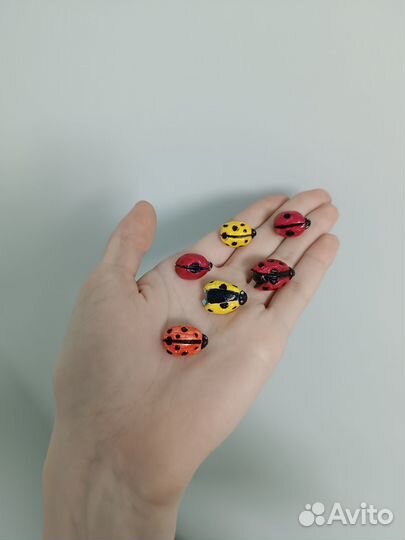 Брошь ручной работы божья коровка