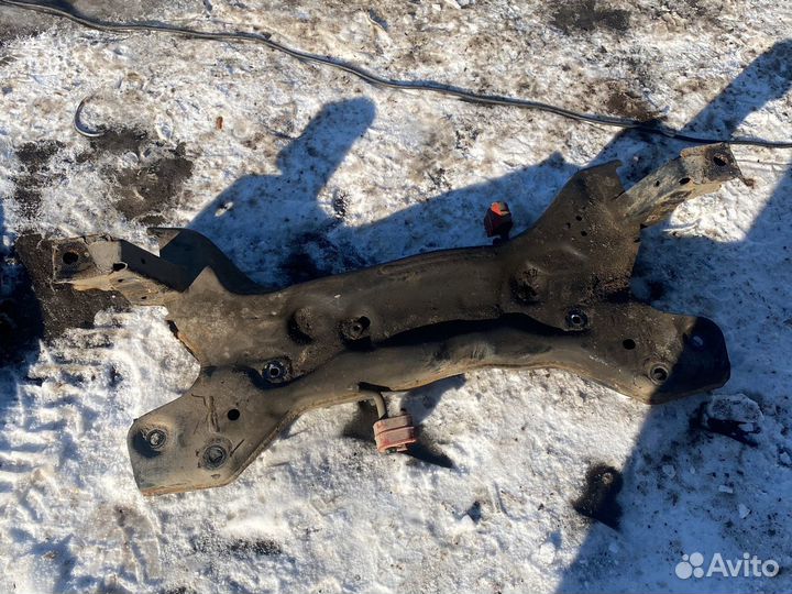 Шкода Рапид подрамник