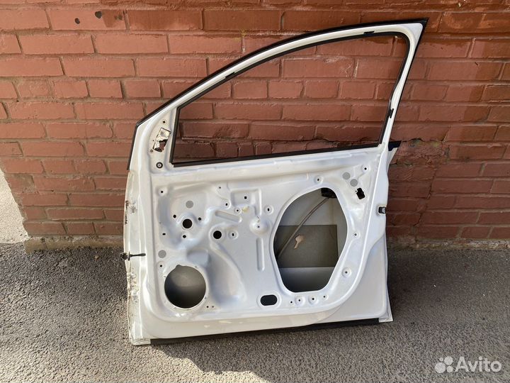 Дверь передняя правая на volkswagen polo седан