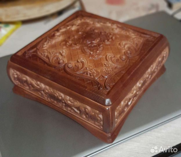 Шкатулка резная деревянная