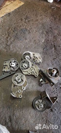 Подушка двигателя Dodge caravan 01-07