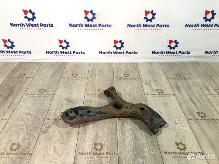 Рычаг подвески передний правый Toyota Auris (E150)