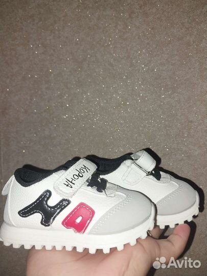 Кроссовки малышей