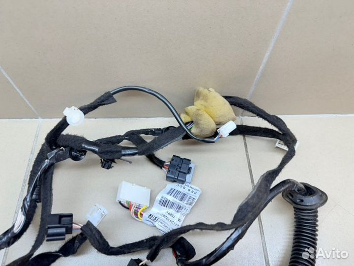 Проводка двери передней левой Nissan Terrano 43000