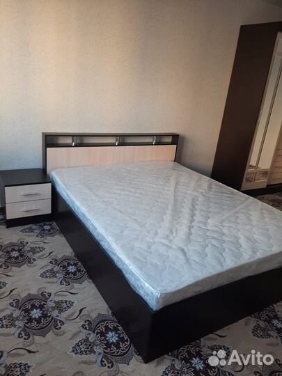 Кровать с матрасом